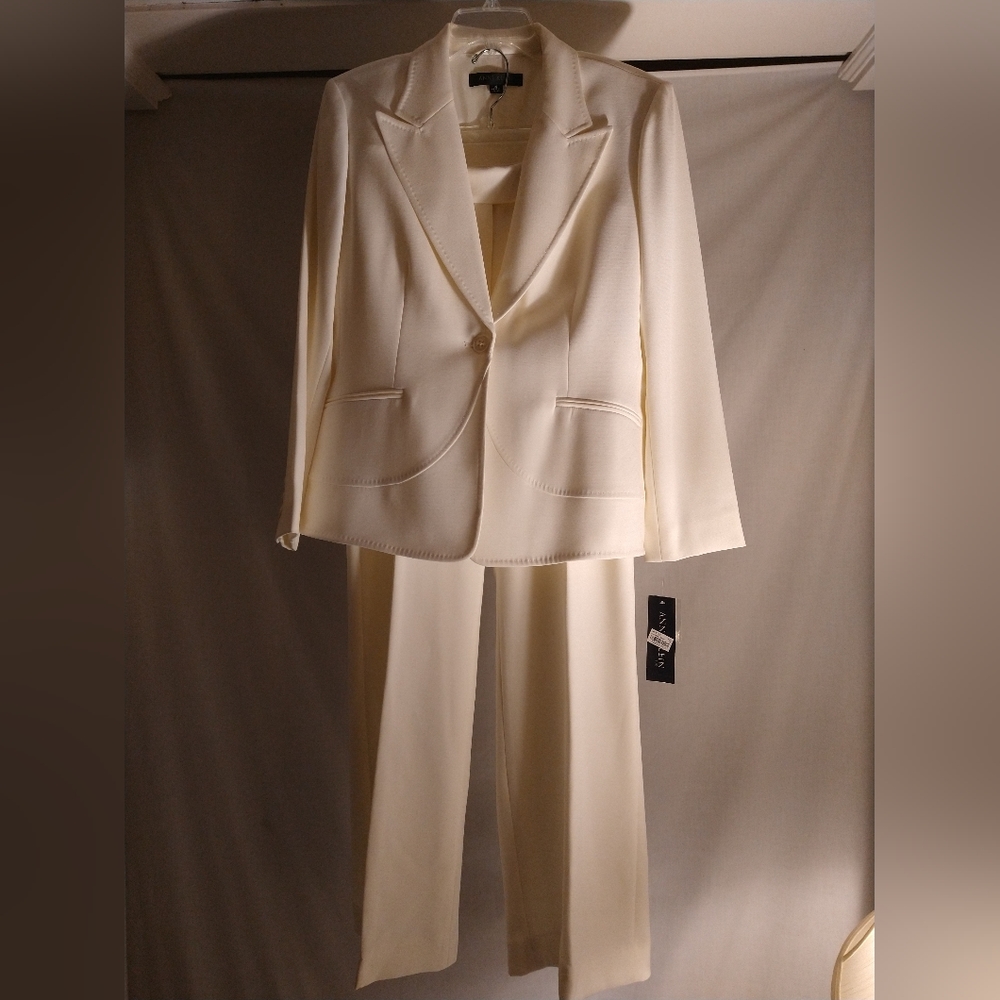 ANNE KLEIN EXECUTIVE "LUXE" SOFT WHITE PANTS SUIT 14 US (NWT)